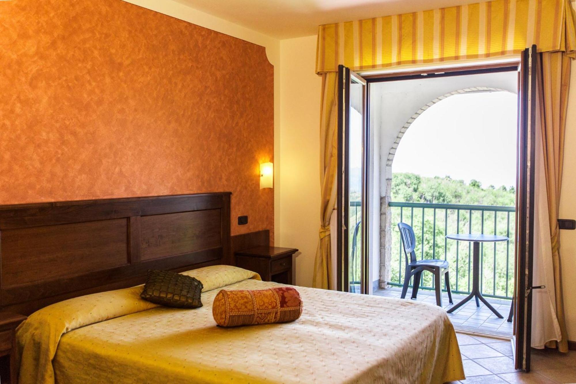 Al Brunello Hotel Montalcino Ngoại thất bức ảnh