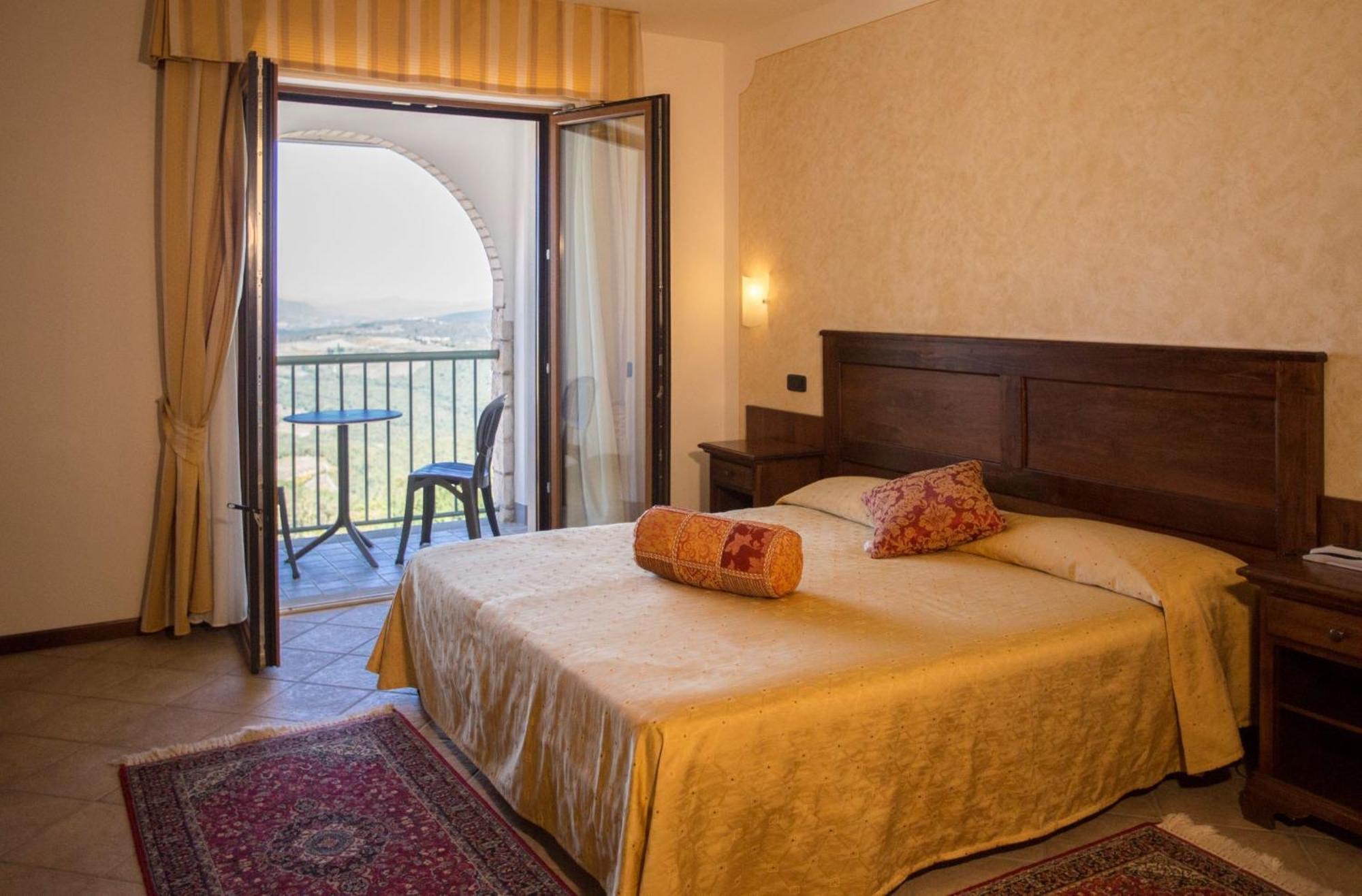 Al Brunello Hotel Montalcino Ngoại thất bức ảnh